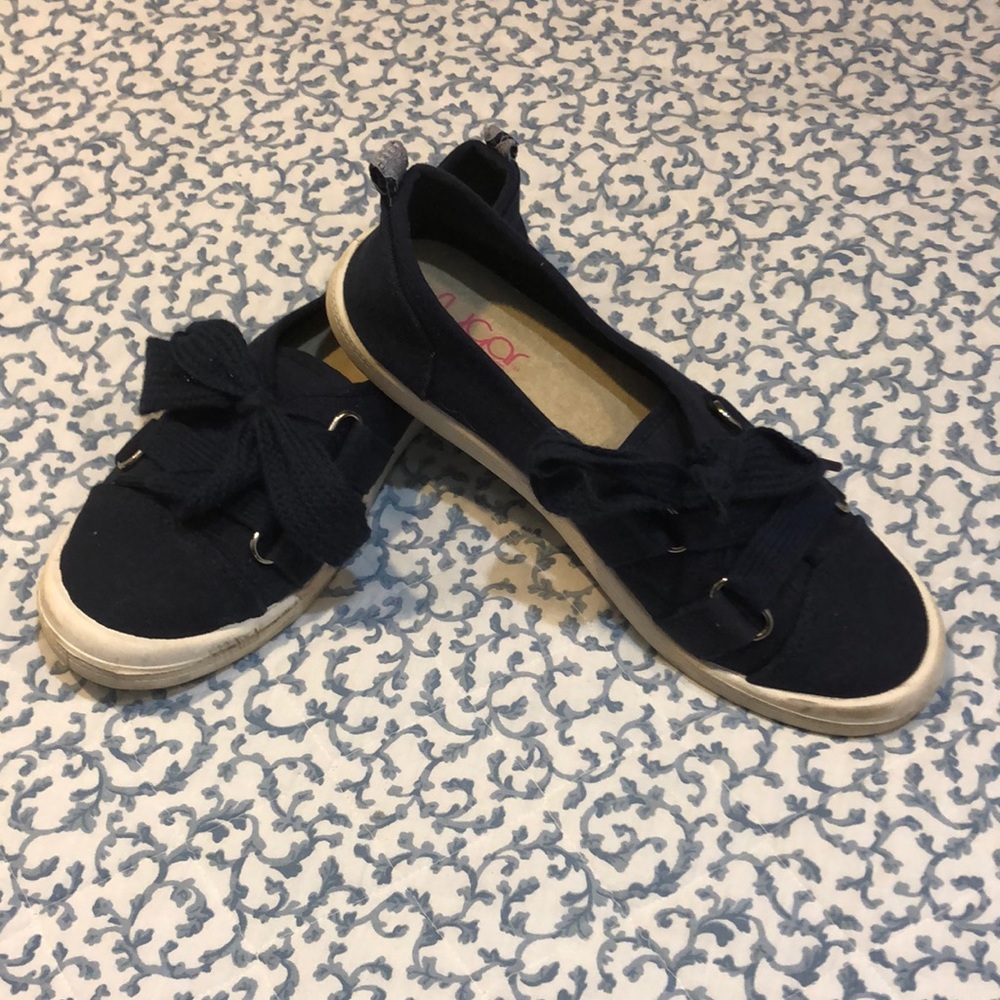 Tennis Shoes